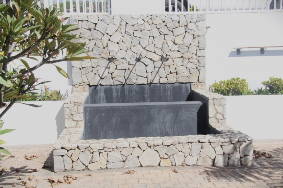 5 Bedroom Property for Sale in Whale Rock Western Cape